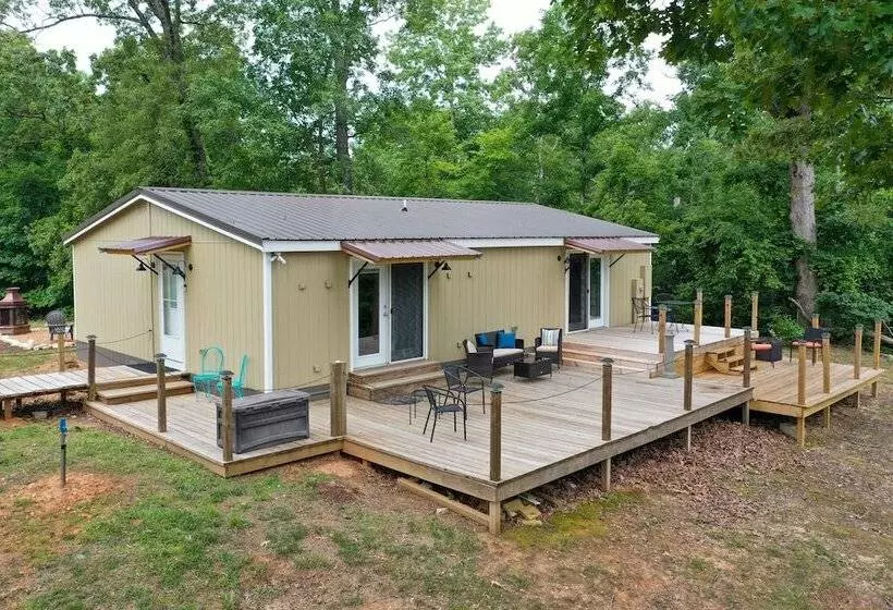 Buchanan Home W/ Deck, 4 Mi To Paris Landing!