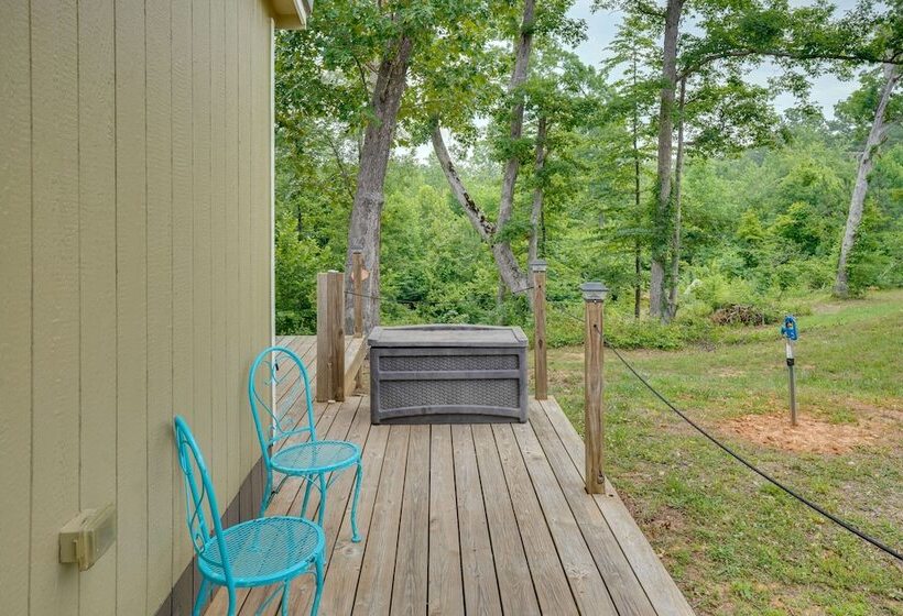 Buchanan Home W/ Deck, 4 Mi To Paris Landing!