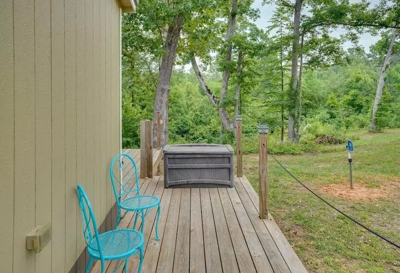 Buchanan Home W/ Deck, 4 Mi To Paris Landing!