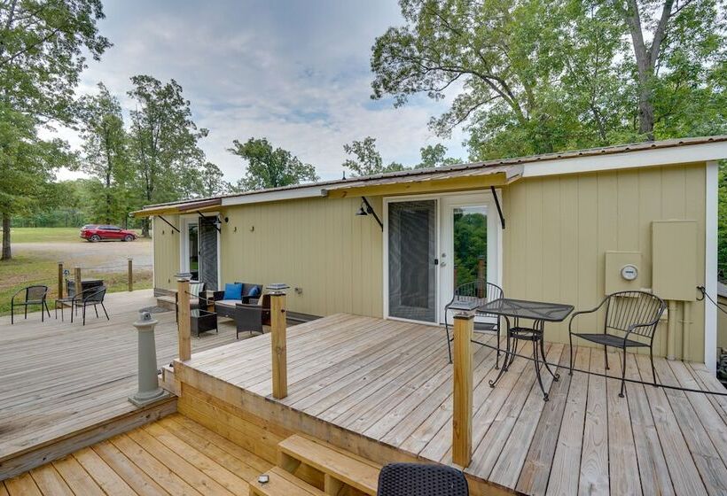 Buchanan Home W/ Deck, 4 Mi To Paris Landing!