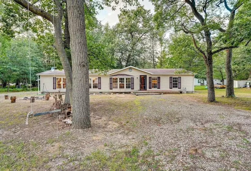 Caseville Home: Walk To Beach On Lake Huron!