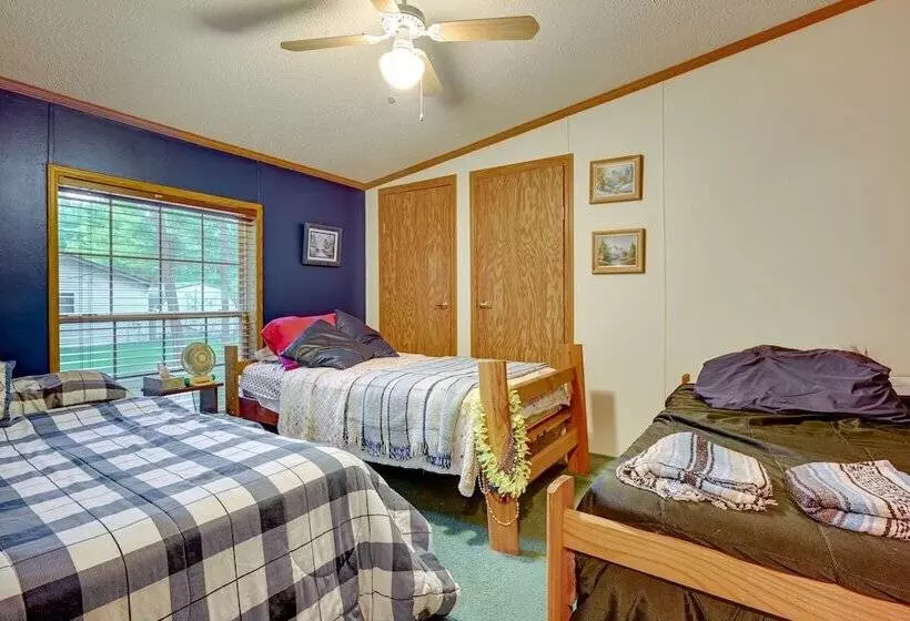 Caseville Home: Walk To Beach On Lake Huron!