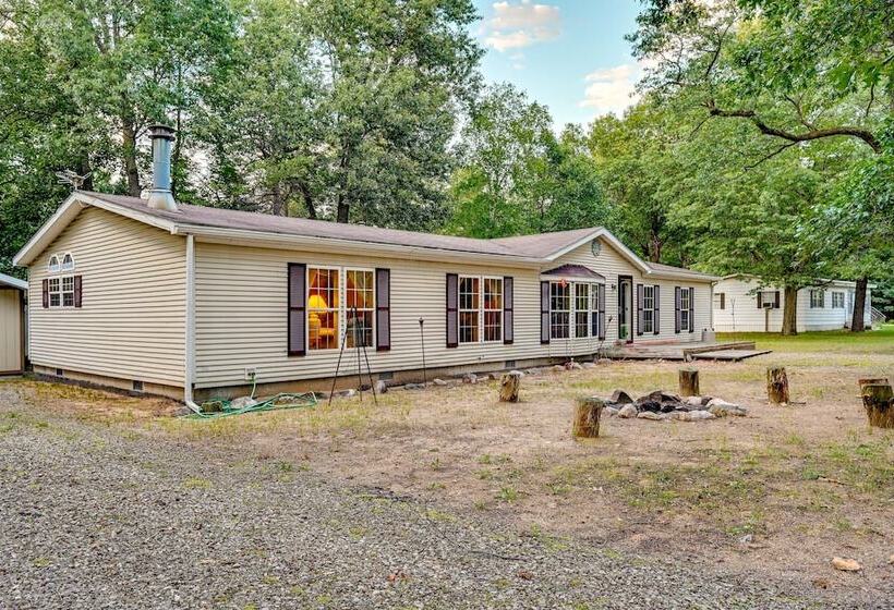 Caseville Home: Walk To Beach On Lake Huron!