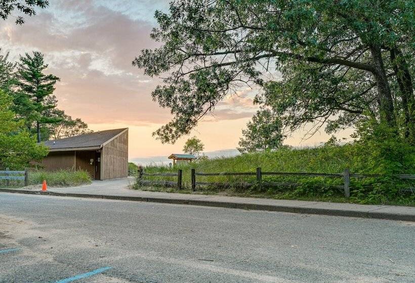 Caseville Home: Walk To Beach On Lake Huron!