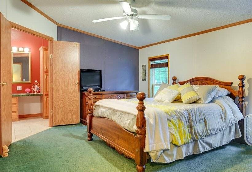 Caseville Home: Walk To Beach On Lake Huron!