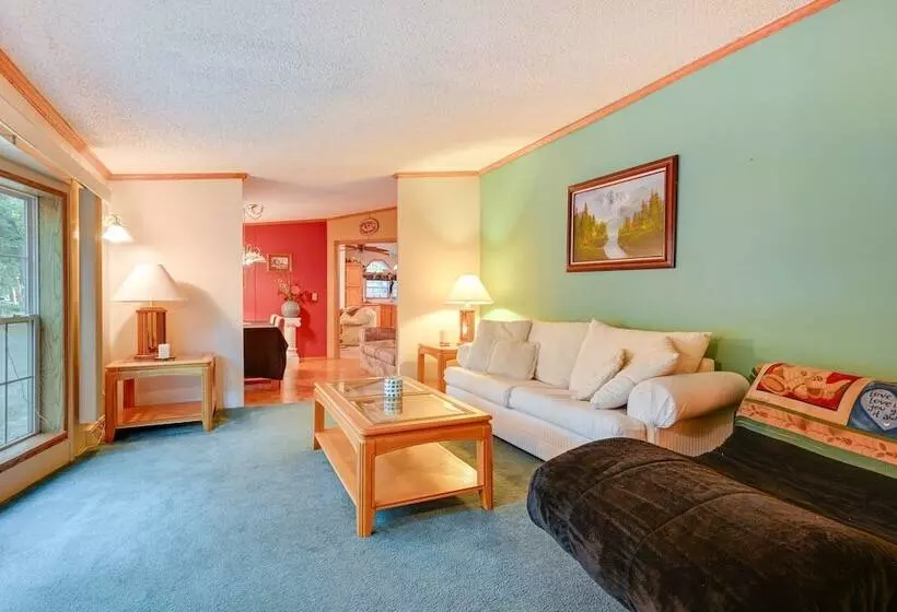 Caseville Home: Walk To Beach On Lake Huron!