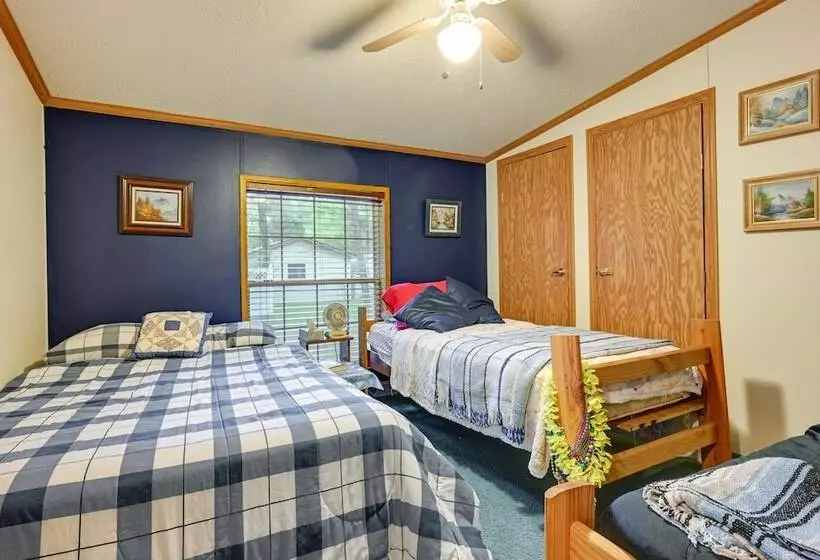 Caseville Home: Walk To Beach On Lake Huron!