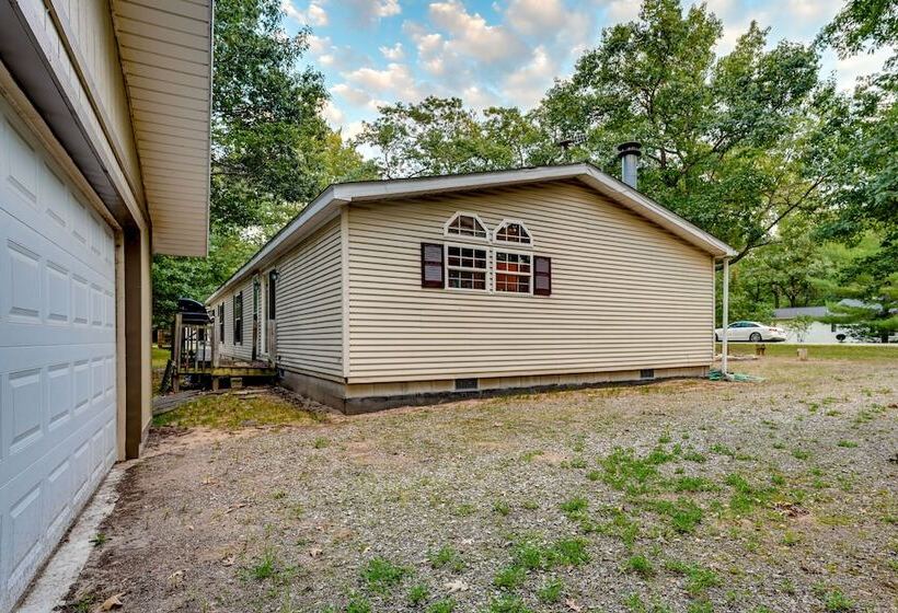 Caseville Home: Walk To Beach On Lake Huron!