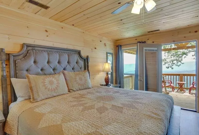 Mtn View Gem: Flat Rock Retreat W/ Deck & Grill!