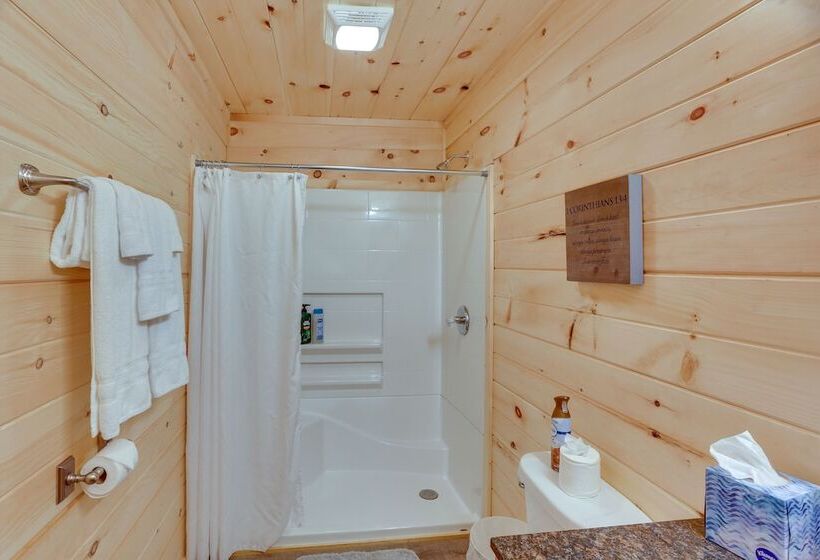 Mtn View Gem: Flat Rock Retreat W/ Deck & Grill!