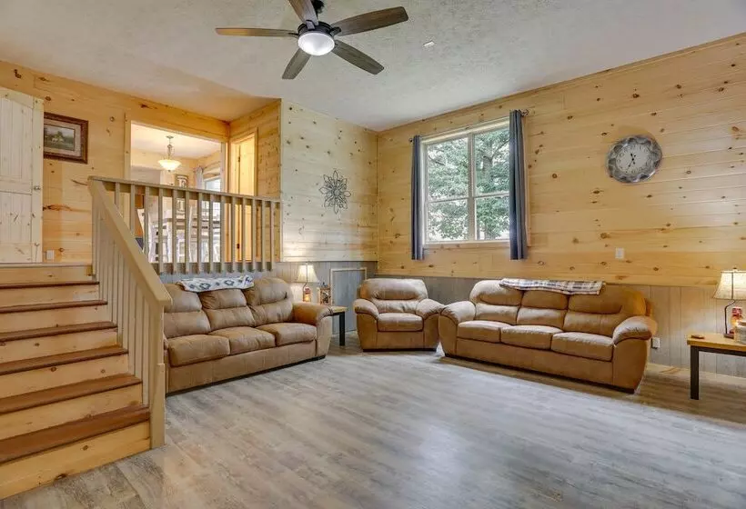 Mtn View Gem: Flat Rock Retreat W/ Deck & Grill!