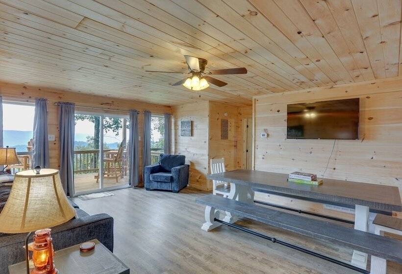 Mtn View Gem: Flat Rock Retreat W/ Deck & Grill!