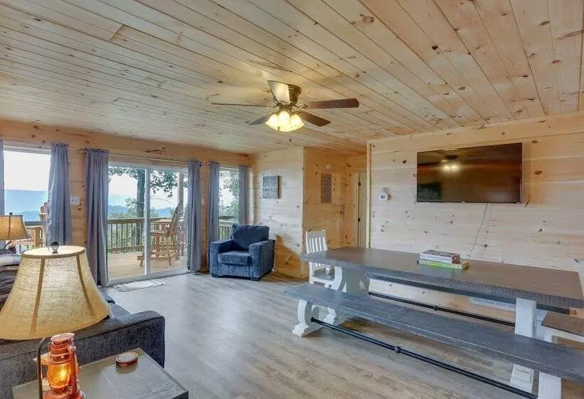Mtn View Gem: Flat Rock Retreat W/ Deck & Grill!