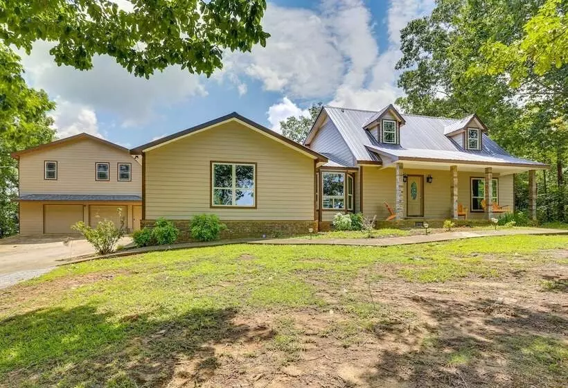 Mtn View Gem: Flat Rock Retreat W/ Deck & Grill!