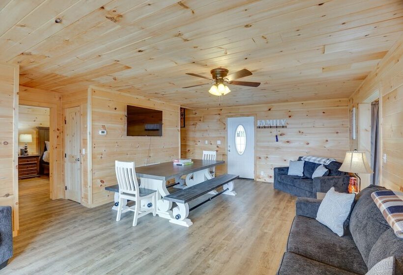 Mtn View Gem: Flat Rock Retreat W/ Deck & Grill!