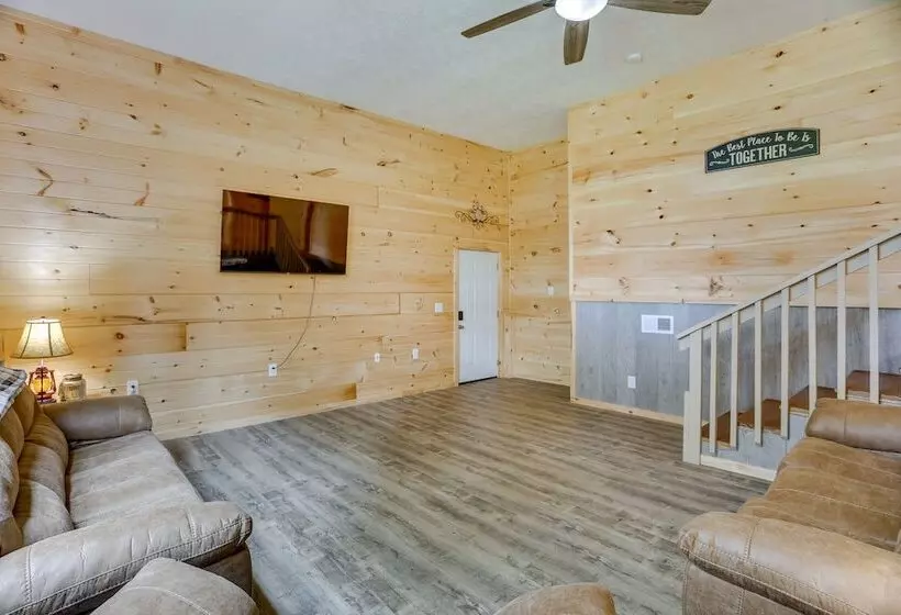 Mtn View Gem: Flat Rock Retreat W/ Deck & Grill!