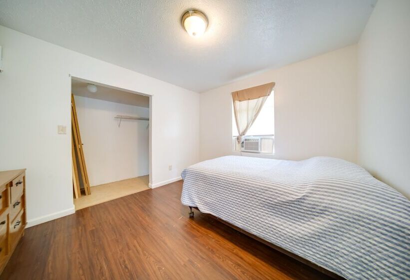 Charming Lake Erie Cottage On Main Strip!