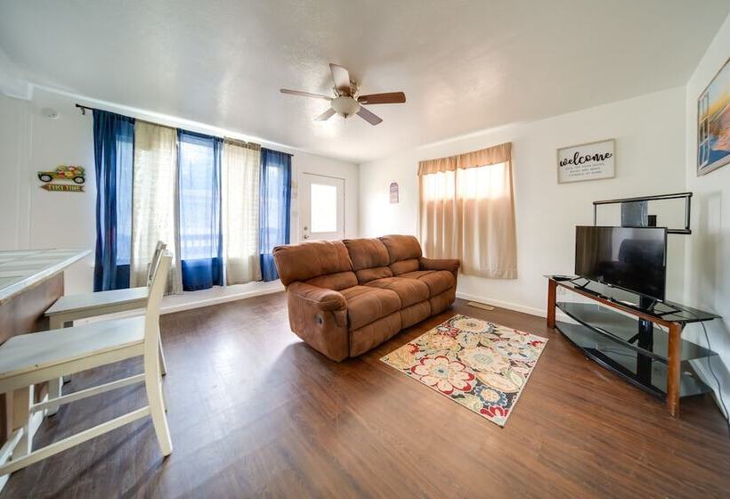 Charming Lake Erie Cottage On Main Strip!