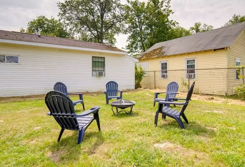 Charming Lake Erie Cottage On Main Strip!