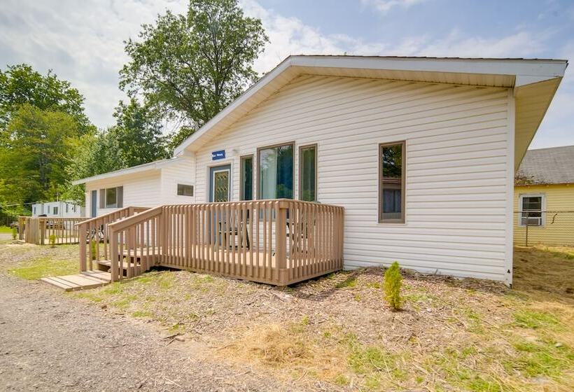 Charming Lake Erie Cottage On Main Strip!