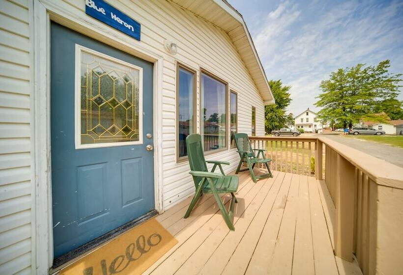 Charming Lake Erie Cottage On Main Strip!