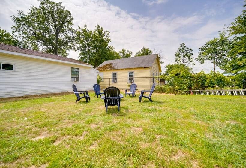 Charming Lake Erie Cottage On Main Strip!