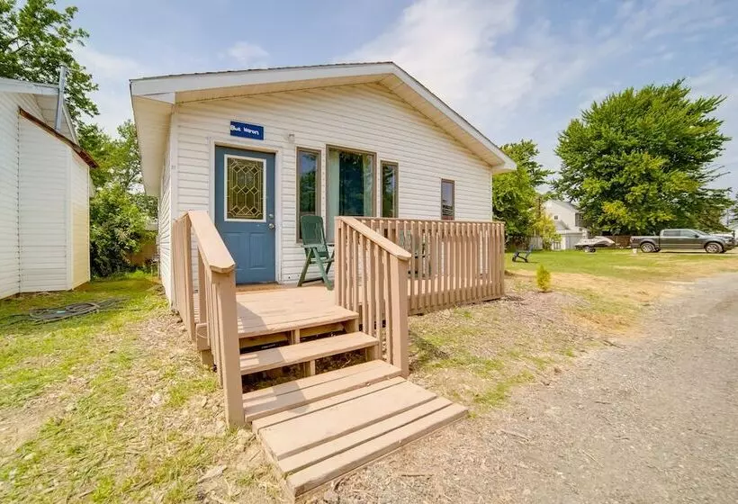Charming Lake Erie Cottage On Main Strip!