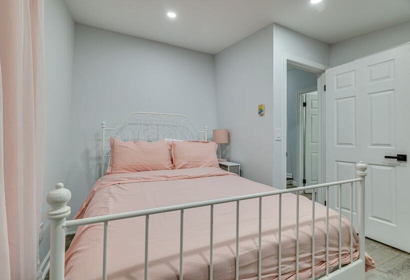 Community Perks: Family Poconos Home W/ Deck!