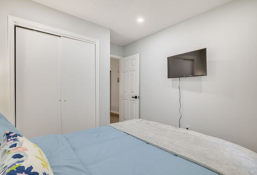 Community Perks: Family Poconos Home W/ Deck!