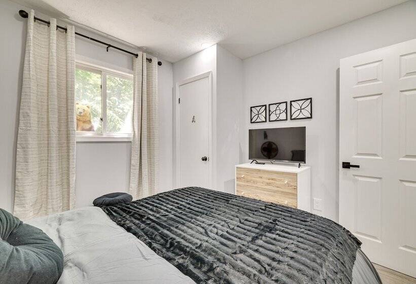 Community Perks: Family Poconos Home W/ Deck!