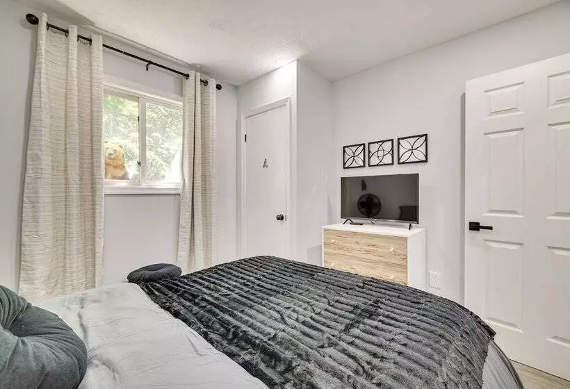 Community Perks: Family Poconos Home W/ Deck!