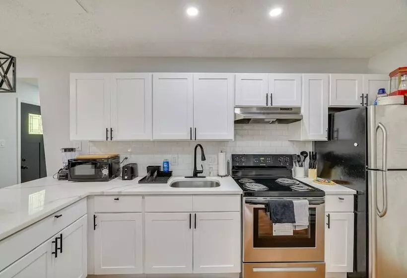 Community Perks: Family Poconos Home W/ Deck!