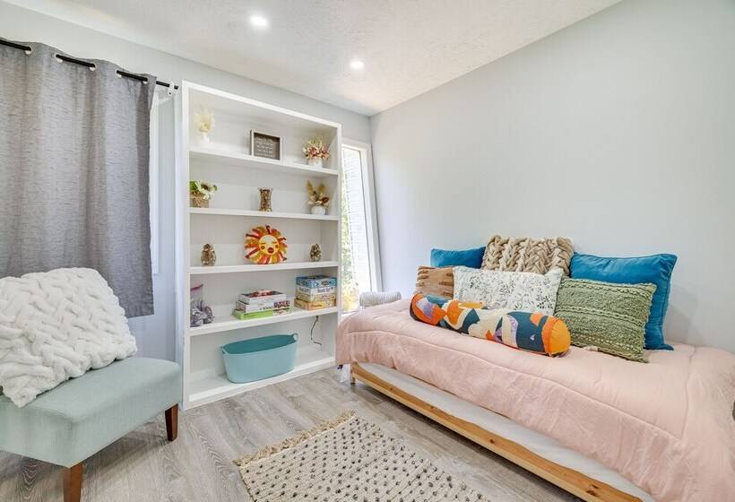 Community Perks: Family Poconos Home W/ Deck!