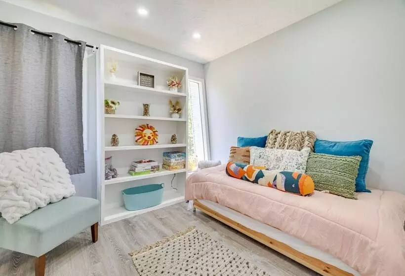 Community Perks: Family Poconos Home W/ Deck!