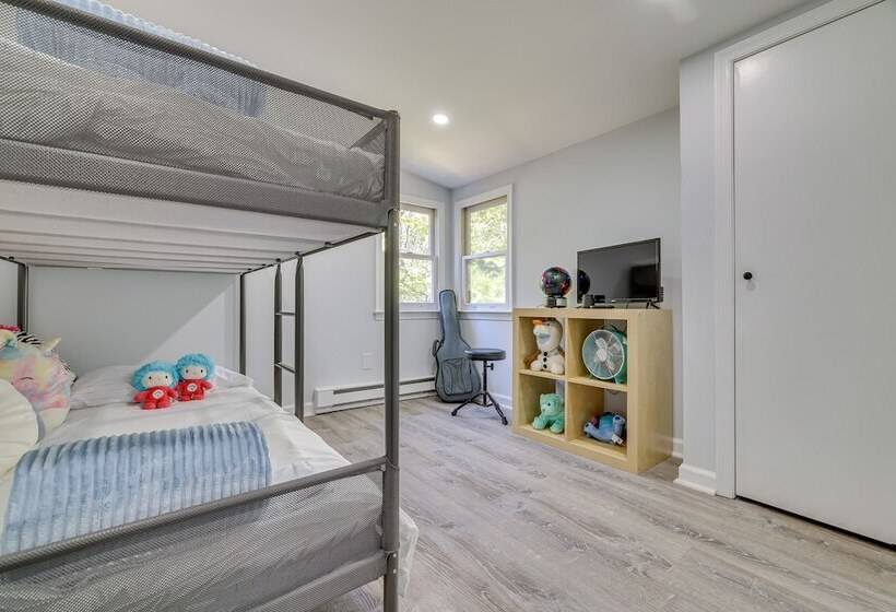 Community Perks: Family Poconos Home W/ Deck!