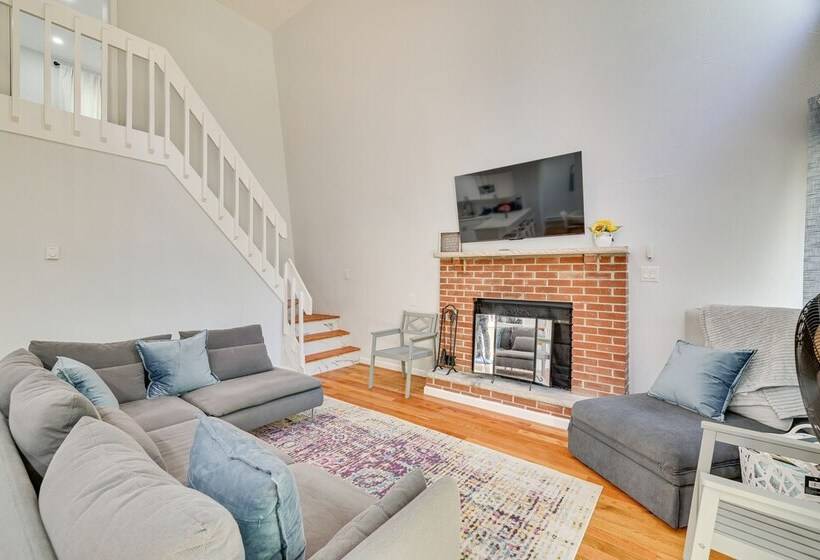 Community Perks: Family Poconos Home W/ Deck!