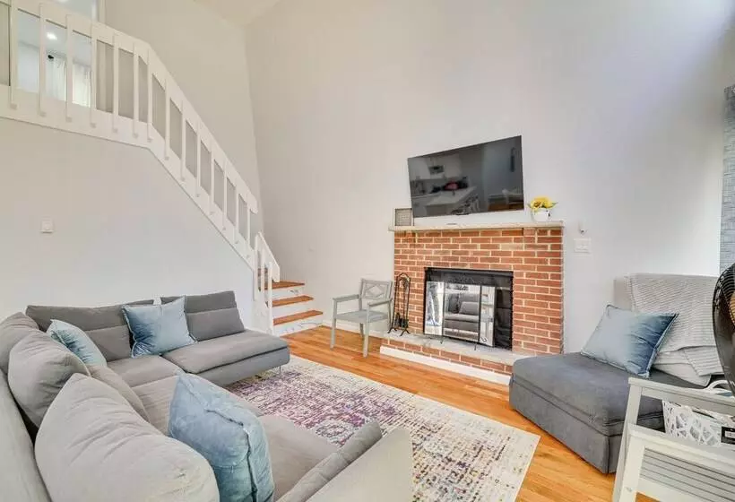 Community Perks: Family Poconos Home W/ Deck!