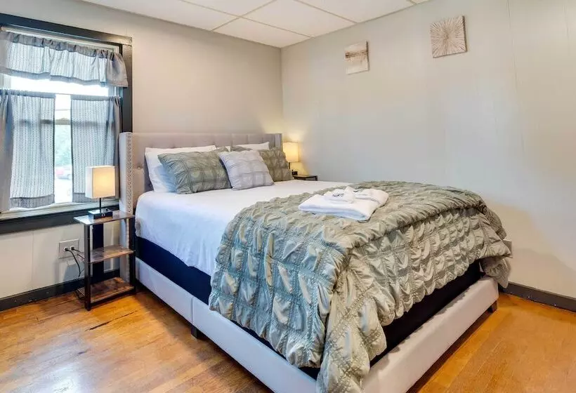 Cozy Brevard Vacation Rental: 1 Block To Main St