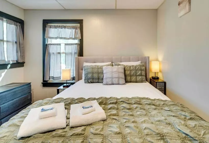 Cozy Brevard Vacation Rental: 1 Block To Main St