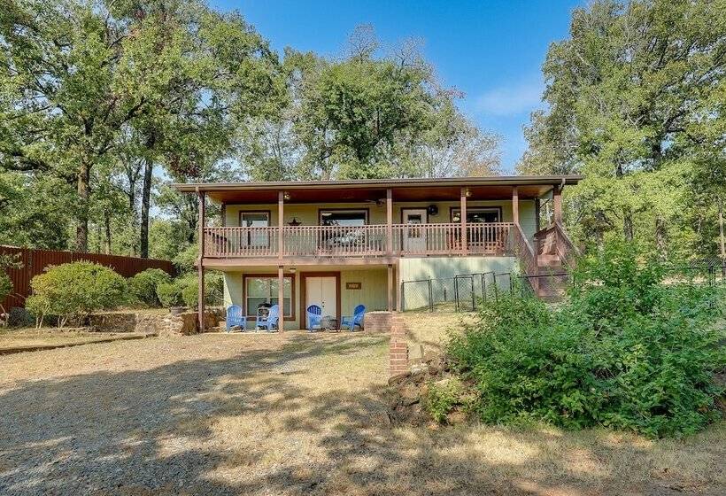 Cozy East Texas Retreat Near Lake O The Pines!