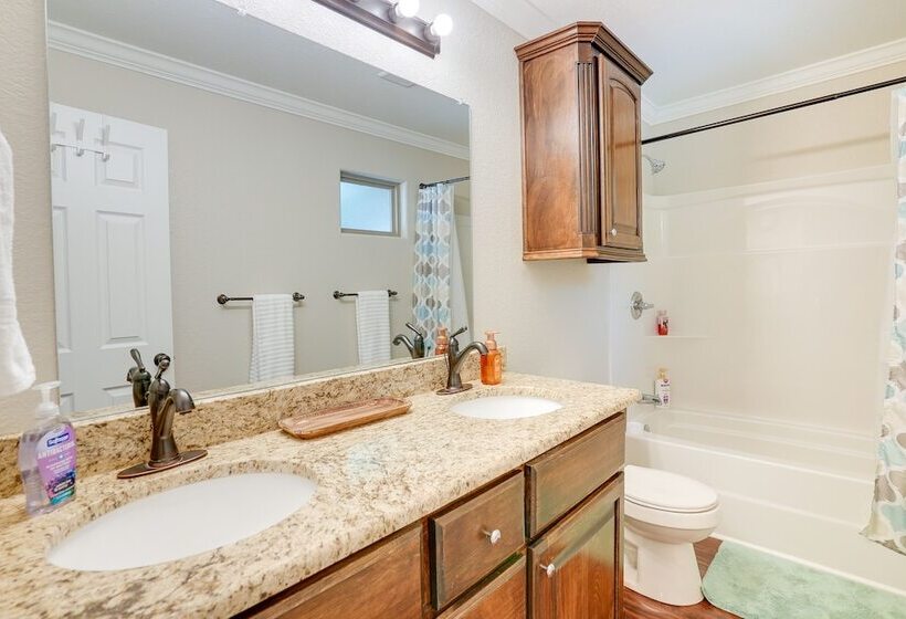 Cozy East Texas Retreat Near Lake O The Pines!