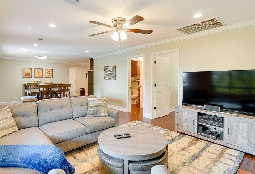 Cozy East Texas Retreat Near Lake O The Pines!