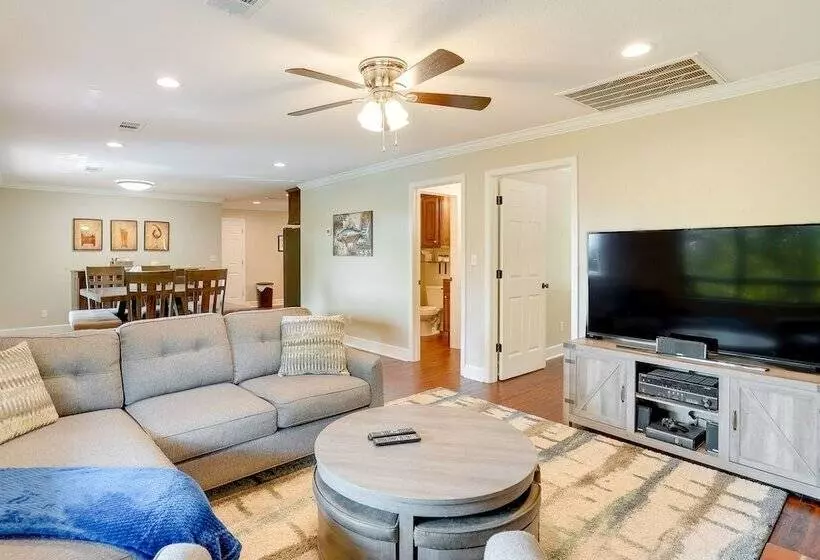 Cozy East Texas Retreat Near Lake O The Pines!