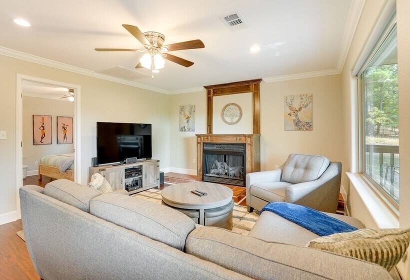 Cozy East Texas Retreat Near Lake O The Pines!