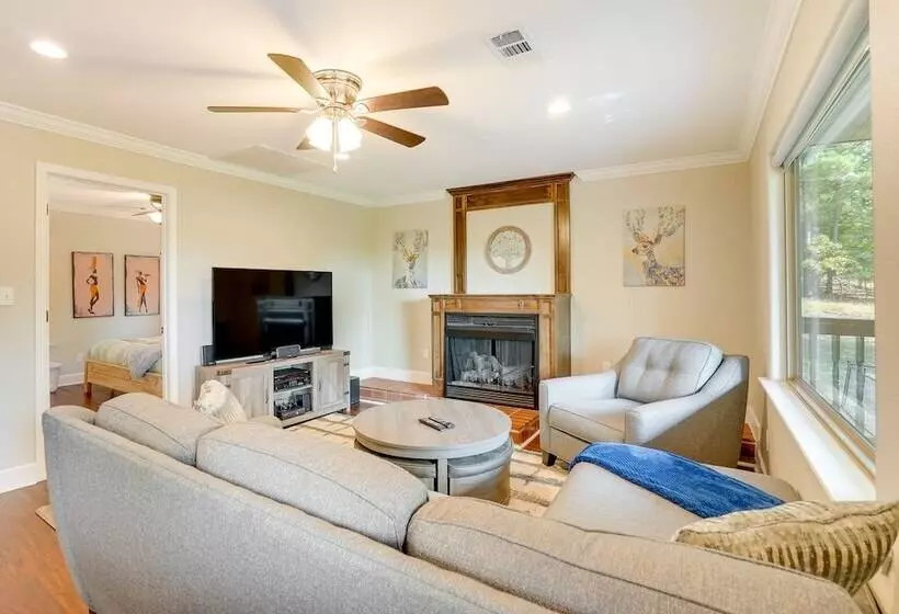 Cozy East Texas Retreat Near Lake O The Pines!