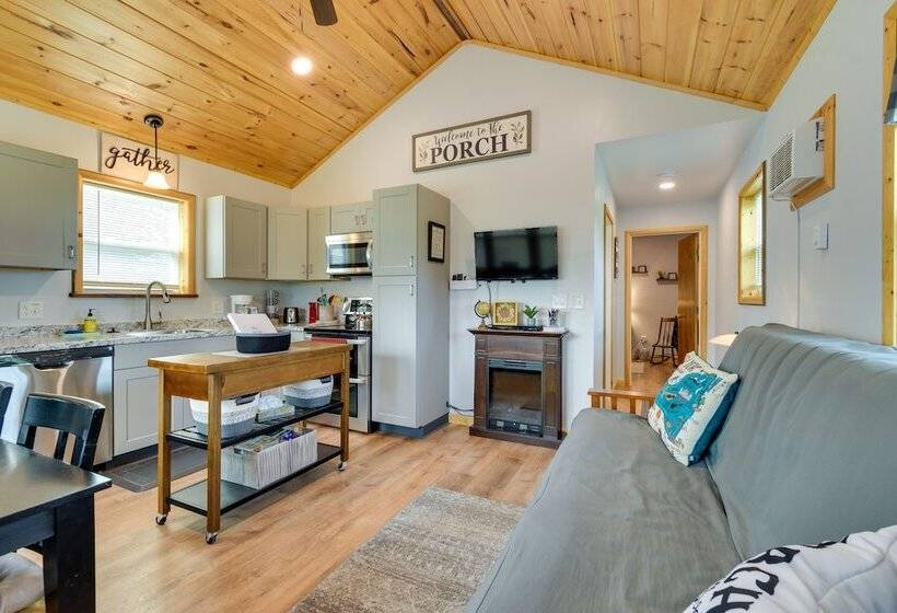 Cozy New York Abode Porch, Near Fishing & Hiking