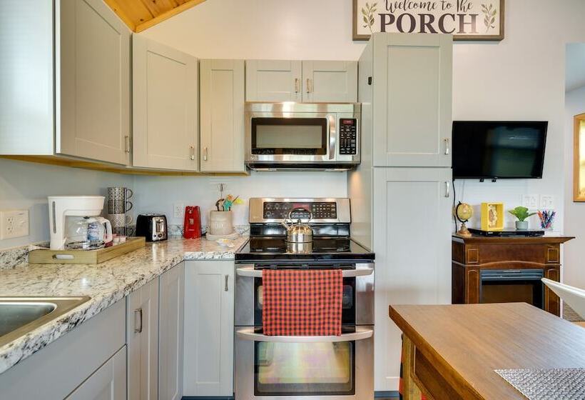 Cozy New York Abode Porch, Near Fishing & Hiking