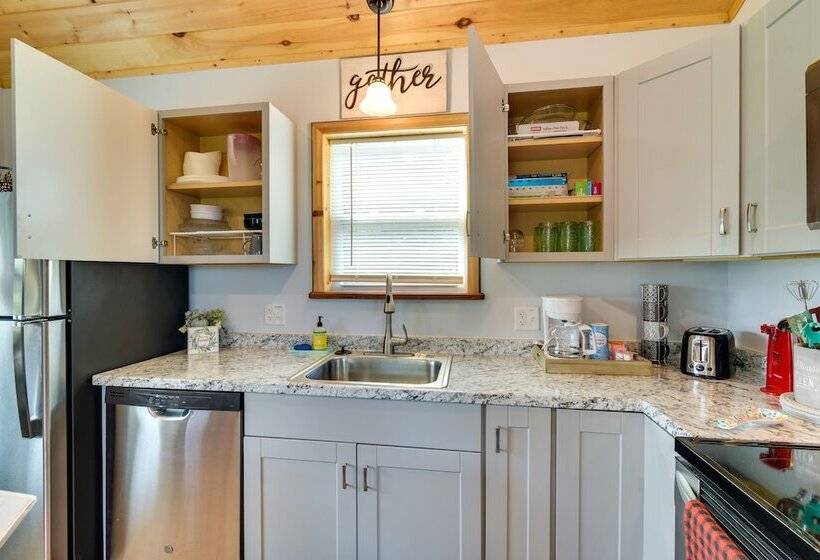 Cozy New York Abode Porch, Near Fishing & Hiking