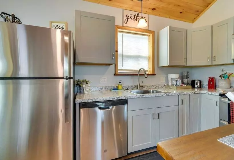 Cozy New York Abode   Porch, Near Fishing & Hiking