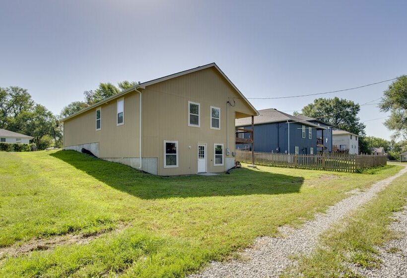 Family Friendly Lansing Home With Covered Balcony!